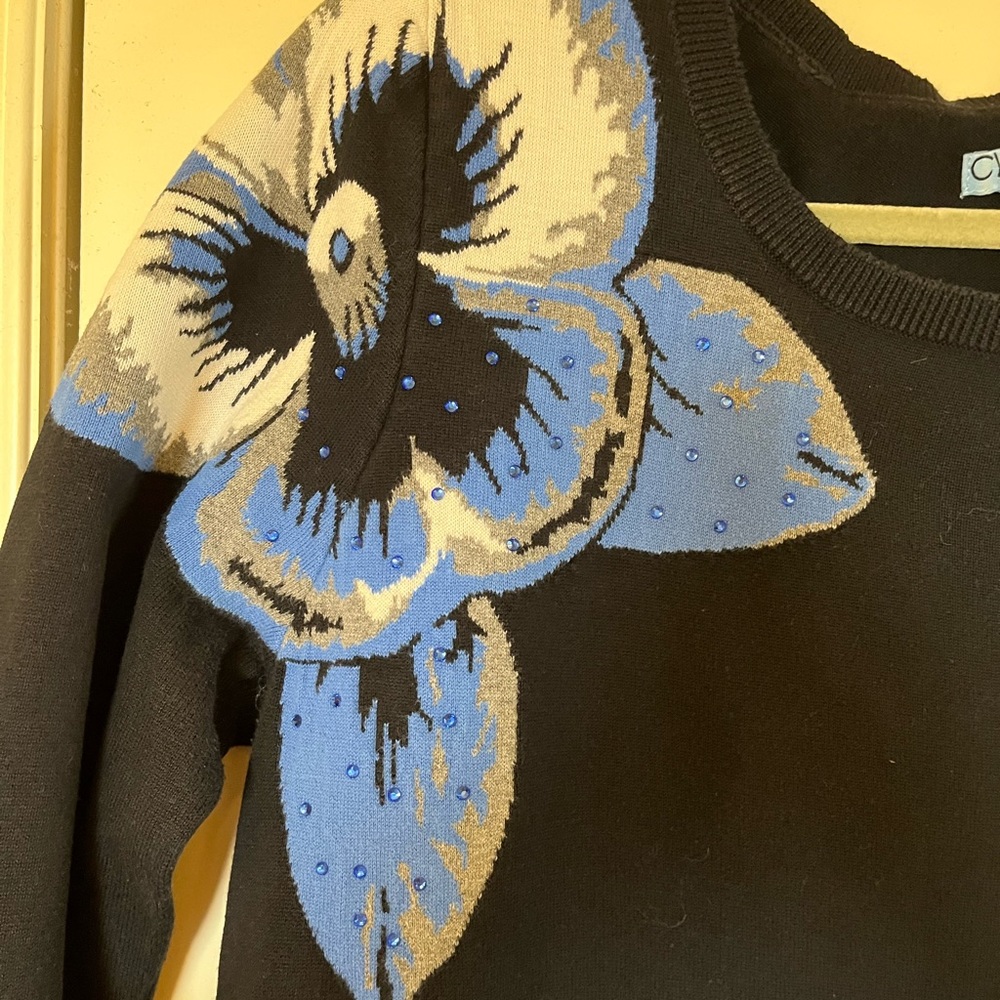 Black sweater with blue floral detail, 3/4 length sleeve - Picture 3 of 3